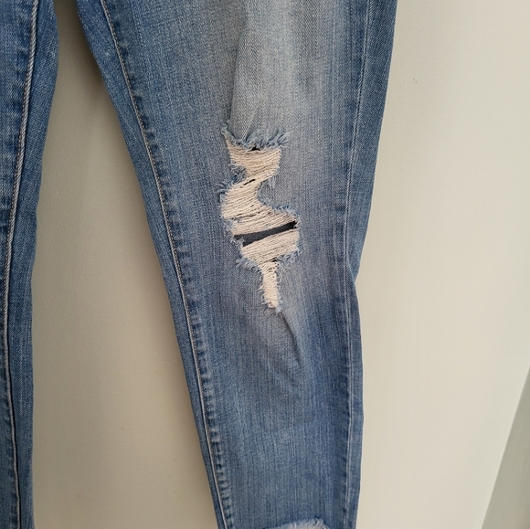 Hidden Jeans Women Size 30 Distressed Ripped Fray Cropped Denim Jeans Mid Rise - Picture 3 of 9